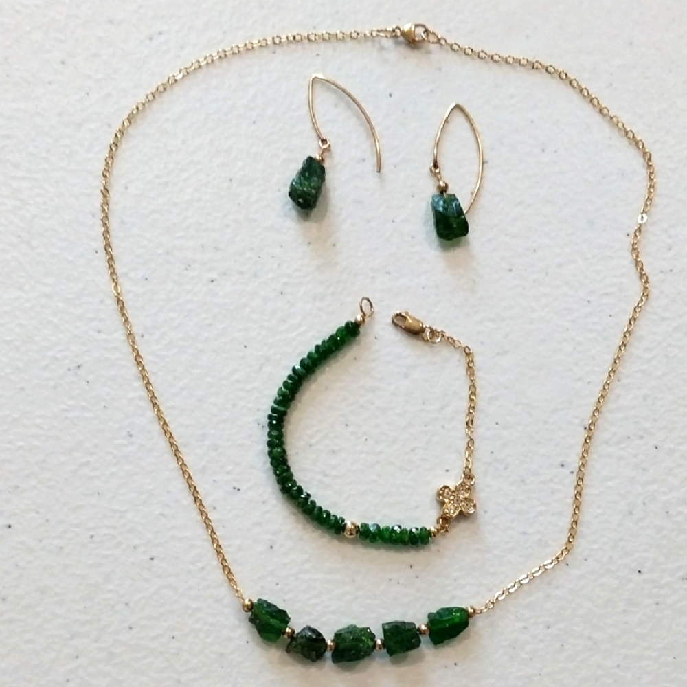 Elegant Green and Gold Jewelry Set